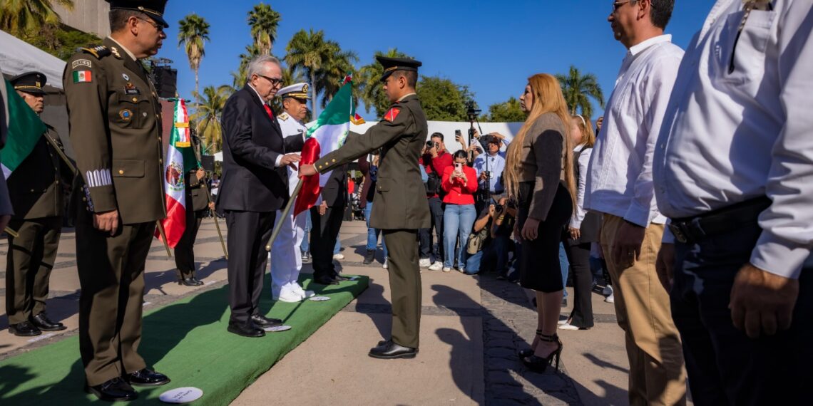 Encabeza el gobernador Rocha el Día de la Bandera Nacional
