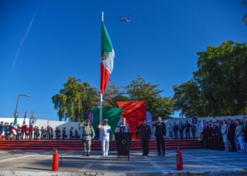 “La Patria confía en que cumplirán su encomienda”: GVL a estudiantes