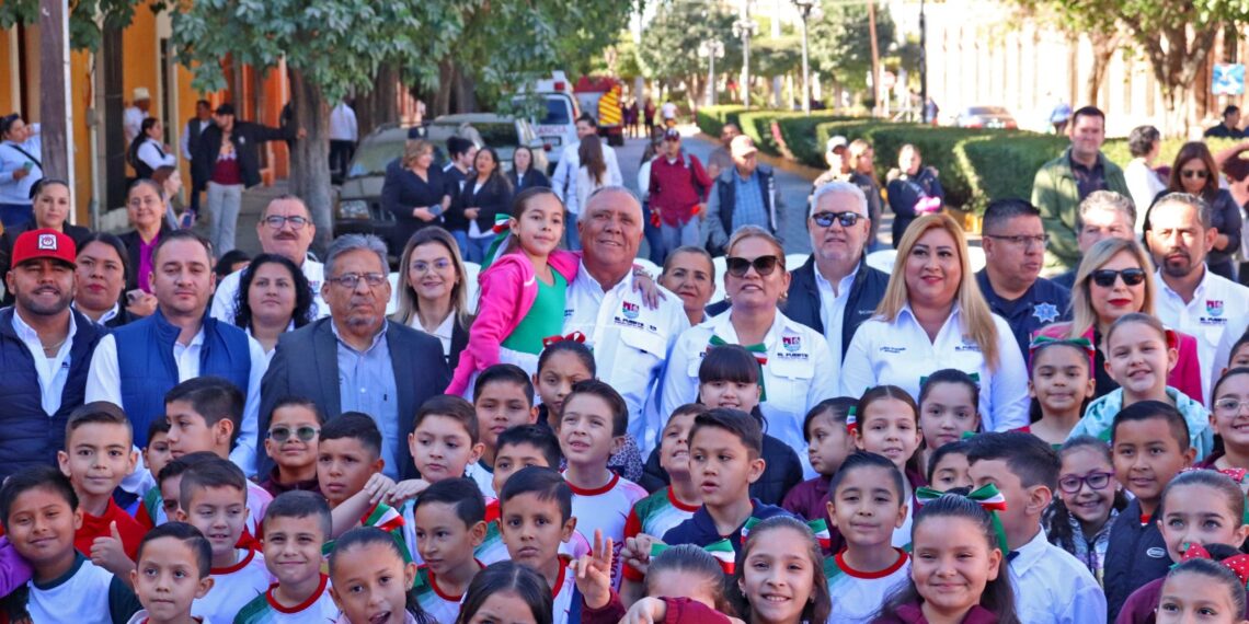 Ayuntamiento de El Fuerte conmemora el Día de la Bandera