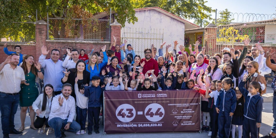 Juan de Dios Gámez entrega calles 43 y 44 en la colonia Díaz Ordaz