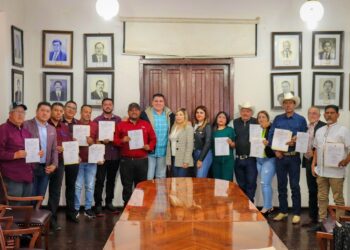 Entregan constancias a candidatos a síndicos municipales de El Fuerte para el periodo 2025-2028