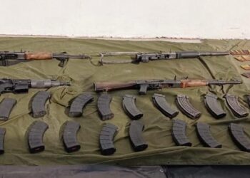 Aseguran armamento de uso exclusivo y equipo táctico en Elota