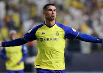 Cristiano Ronaldo se regala un gol tras cumplir 40 años en triunfo que mantiene al Al Nassr en la pelea por el título