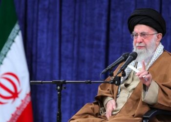 Negociar con Estados Unidos no es inteligente ni sabio ni honorable: líder supremo de Irán