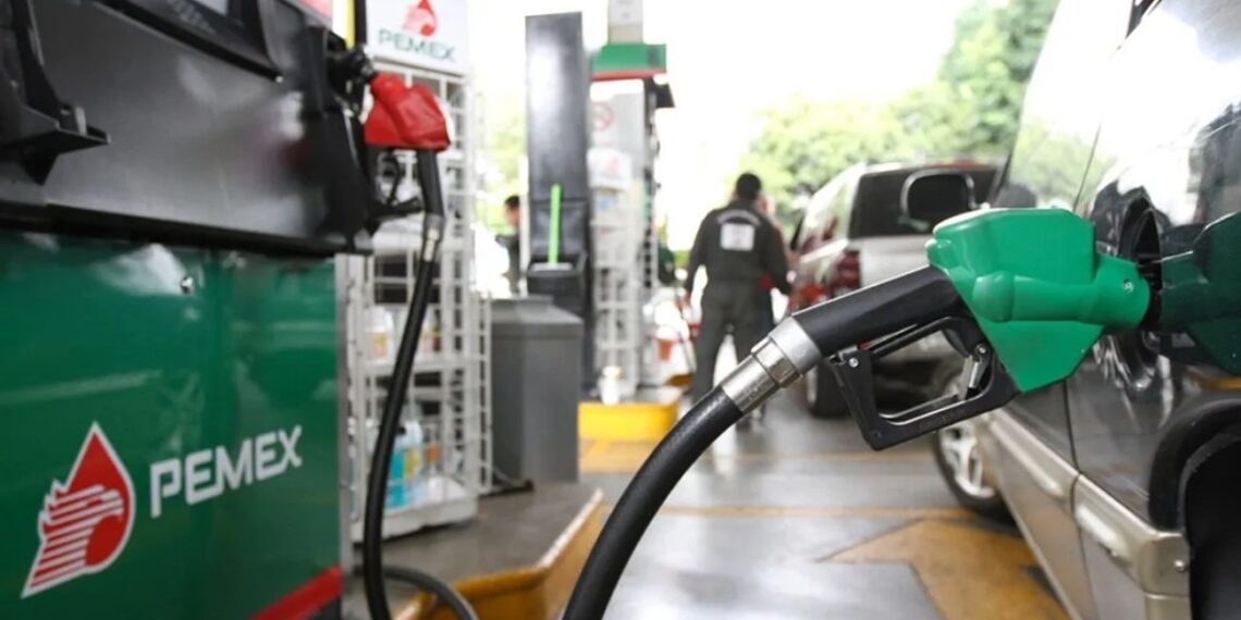 Sheinbaum firmará acuerdo para topar precio de la gasolina magna a 24 pesos