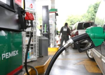 Sheinbaum firmará acuerdo para topar precio de la gasolina magna a 24 pesos