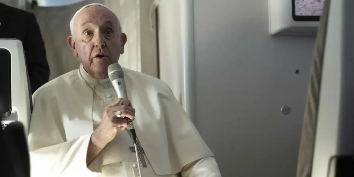 Papa Francisco mejora en su décimo cuarto día de hospitalización