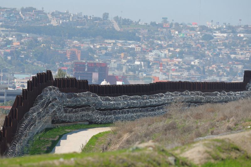 Gobierno de Trump ordena a dos agencias de satélites espía vigilar la frontera con México