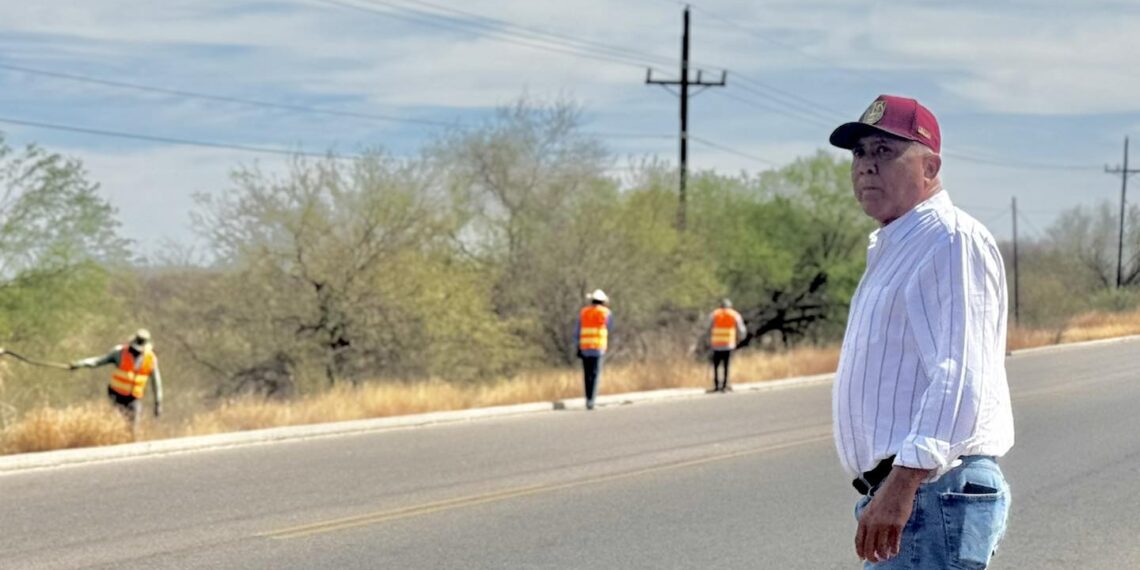 Supervisan trabajos de limpieza en carretera El Fuerte-Choix