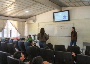 Alumnos de secundaria aprenden sobre la “Violencia de género” – NR | NOTICIAS