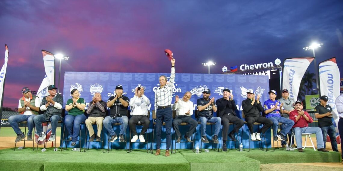 Gerardo Vargas inaugura la liga de beisbol Clemente Grijalva