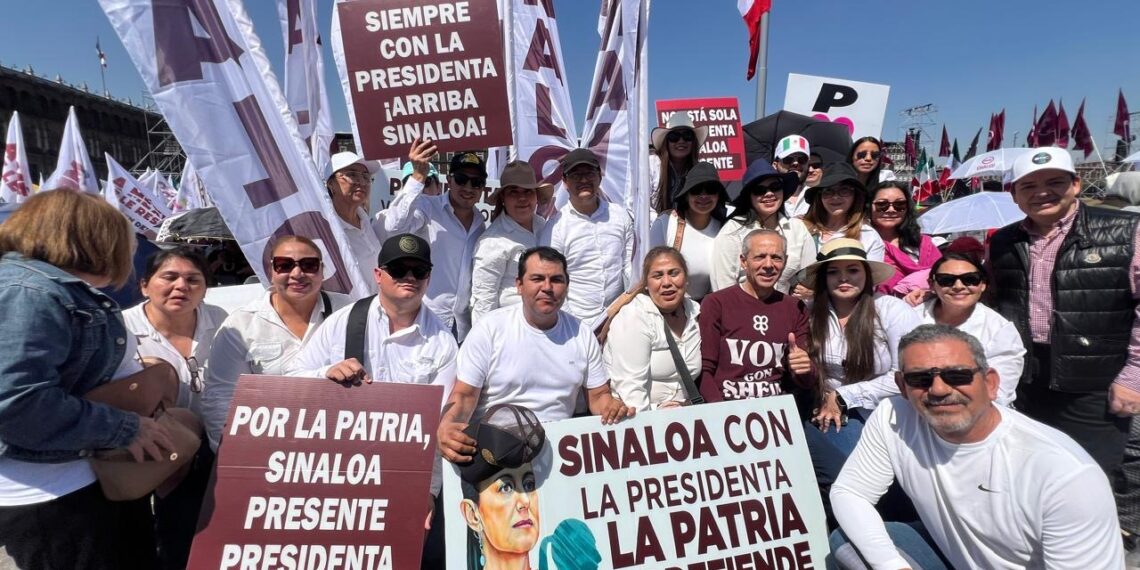 Gerardo Vargas acompaña a la presidenta Claudia Sheinbaum en asamblea informativa en el Zócalo