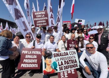 Gerardo Vargas acompaña a la presidenta Claudia Sheinbaum en asamblea informativa en el Zócalo