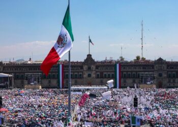 Demostramos que el pueblo de México es mucha pieza; juntas y juntos somos más: Presidenta Claudia Sheinbaum ante miles de Mexicanos y Mexicanas en el zócalo