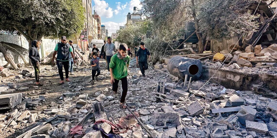 Bombardeos en Gaza suman tres días: hay más de 900 heridos y 500 muertos, en su mayoría mujeres y niños