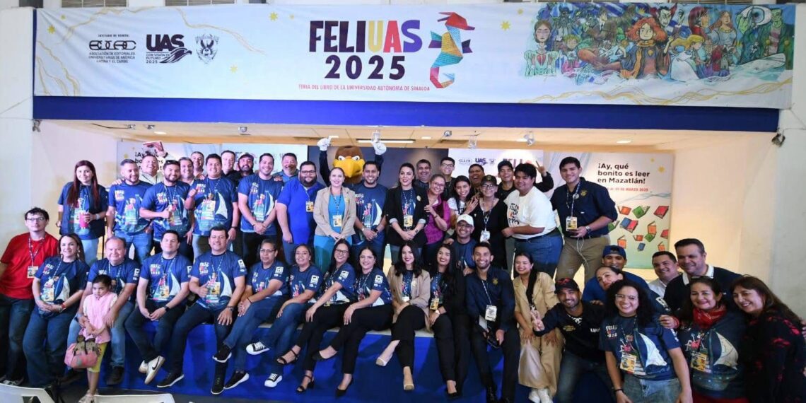 Con gran éxito culminó la FELIUAS en su edición 2025; cerró las actividades el connotado escritor Élmer Mendoza