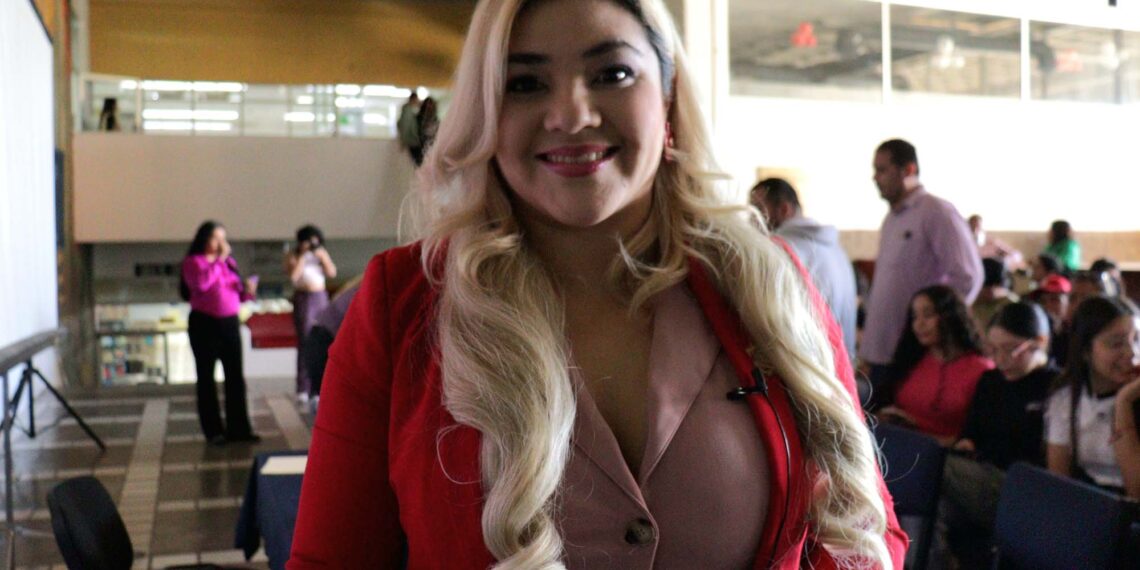 Bienestar Universitario lleva a cabo la Conferencia “Mujeres que transformaron mi camino” en la Biblioteca Central Lic. Eustaquio Buelna