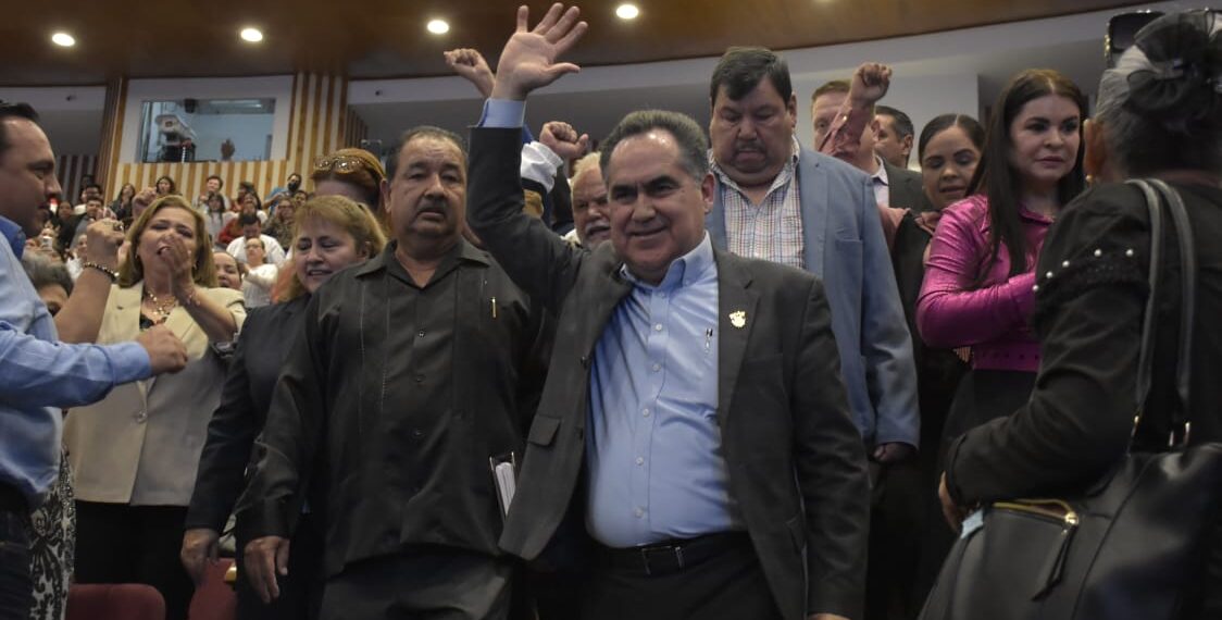 Con estricto apego a la ley, el H. Consejo Universitario aprobó la solicitud de Jesús Madueña, quien manifestó su aspiración para reelegirse como Rector de la UAS