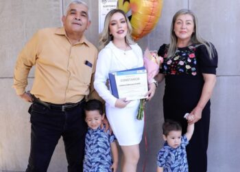 ¡Una mujer sin límites! Dulce María terminó con gran éxito su carrera en Medicina y agradeció el apoyo de la UAS por cuidar de sus dos hijos