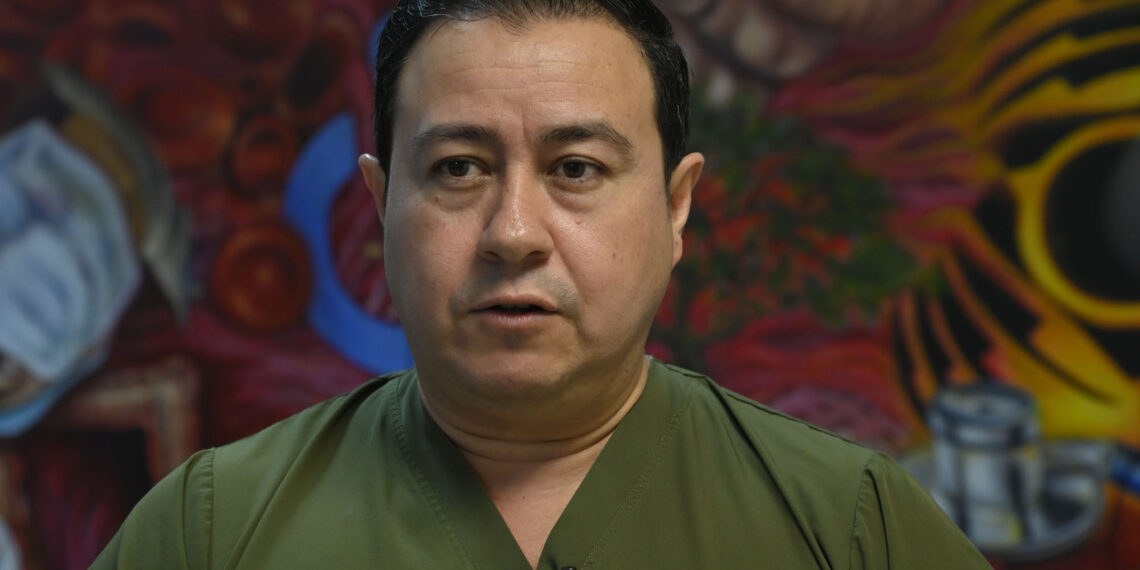 La fascitis plantar es una afección común, pero generalmente tratable; revisarse a tiempo con un especialista podría evitar una cirugía