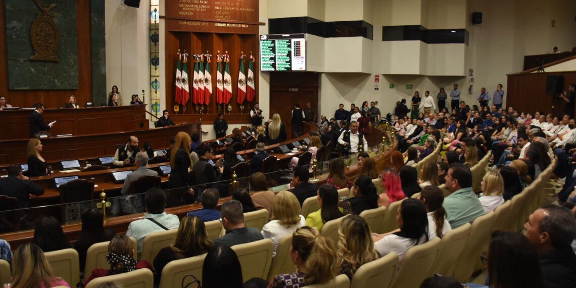 Atestigua la UAS entrega de la medalla de honor “Dra. Norma Corona Sapién 2025” a la activista y madre buscadora María Isabel Cruz Bernal