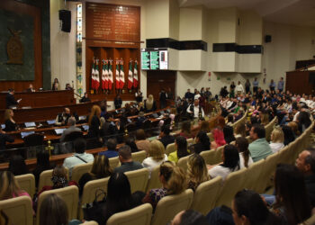 Atestigua la UAS entrega de la medalla de honor “Dra. Norma Corona Sapién 2025” a la activista y madre buscadora María Isabel Cruz Bernal