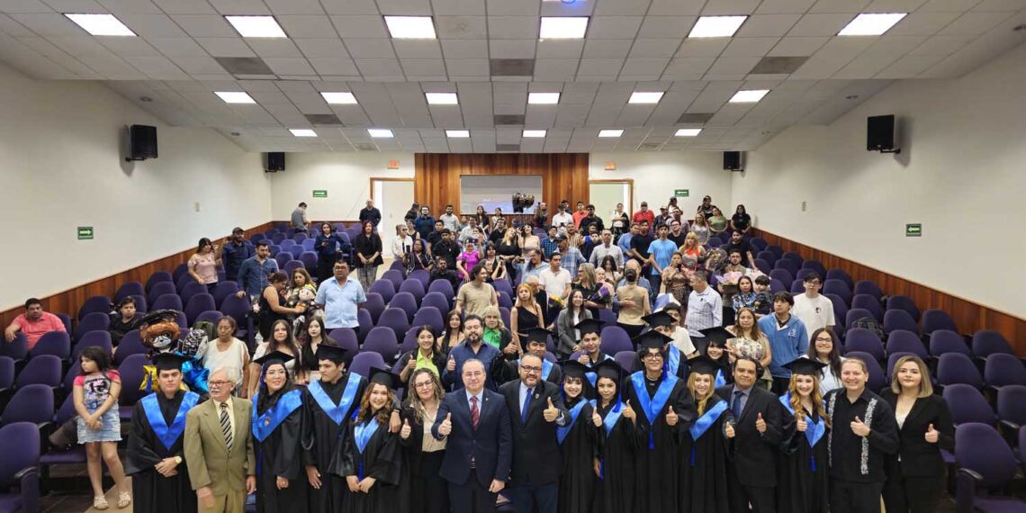 Con una gran formación, se gradúan estudiantes de las Licenciaturas de Ingeniería Geodésica y Astronomía de la UAS Generación 2020-2025