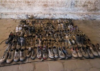 Madre encuentra el zapato de su hija en Teuchitlán