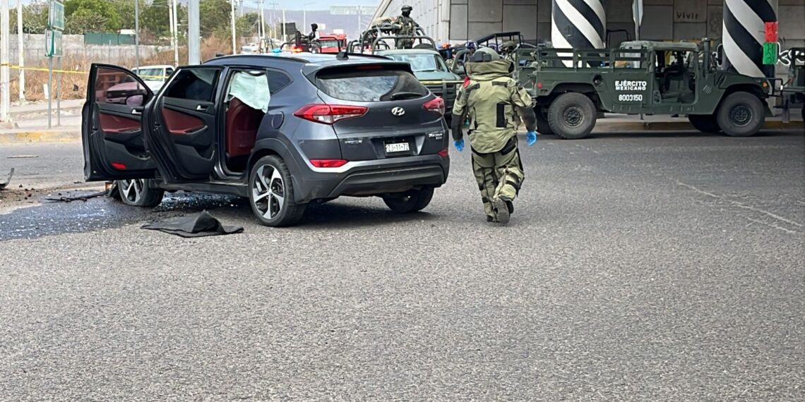 Aseguran vehículo con explosivos tras accidente en Culiacán