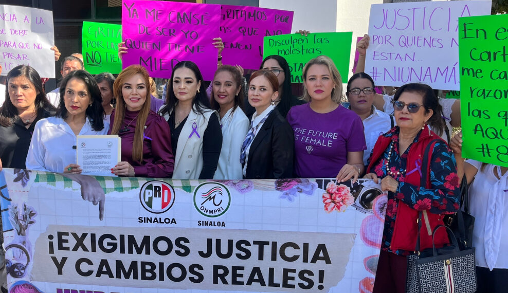 Priistas protestan en la Fiscalía y exigen alto a la violencia contra mujeres