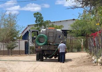 Sequía ‘pega’ a 30 comunidades en Choix; abastecen con pipas