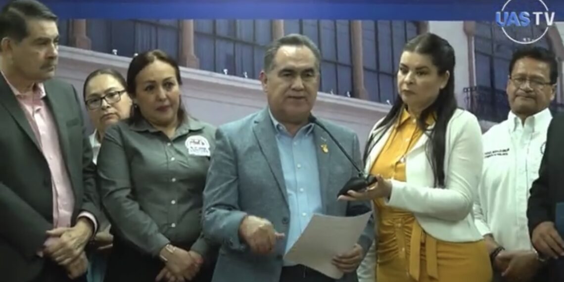 Madueña formaliza su registro para la reelección como rector de la UAS