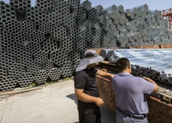 Gobierno realizará consultas con acereros y automotrices por aranceles de EE.UU.