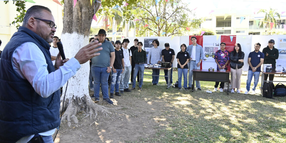 Alumnos de la Licenciatura en Ingeniería Aeronáutica de la UAS realizan helicópteros, aeronaves, turbinas y diversos prototipos a tamaño escala