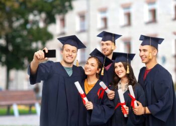 ¡Entérate! Esta es la causa más común por la que egresados no obtienen su título – NR | NOTICIAS  