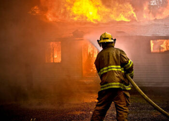 Incendio en  domicilio  deja a una persona en mal estado