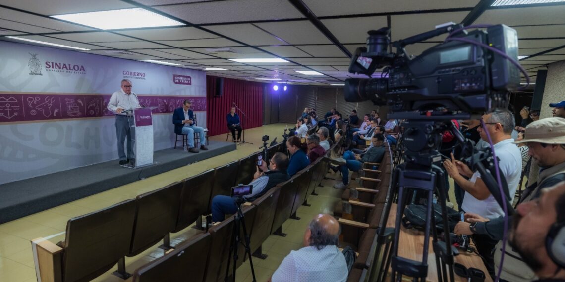 “Decirles que estamos con ustedes no solo solidariamente, sino cumpliendo con nuestra responsabilidad”: Rocha Moya a familiares de desaparecidos