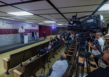 “Decirles que estamos con ustedes no solo solidariamente, sino cumpliendo con nuestra responsabilidad”: Rocha Moya a familiares de desaparecidos