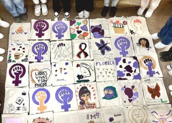 Centro de Justicia para las Mujeres (CJM) imparte el taller: Pinta tu Tote bag