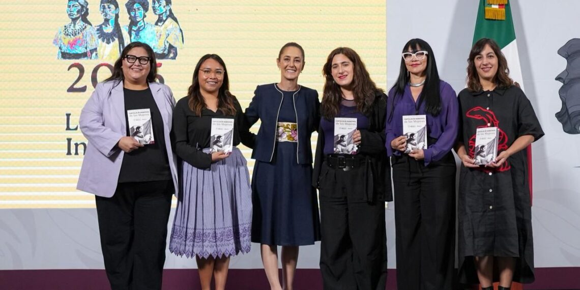 Presidenta Claudia Sheinbaum presenta la cartilla de derechos de las mujeres en el marco del 8m