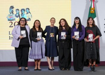 Presidenta Claudia Sheinbaum presenta la cartilla de derechos de las mujeres en el marco del 8m