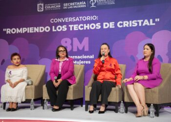 Realizan conversatorio “Rompiendo los Techos de Cristal” en conmemoración del Día Internacional de la Mujer