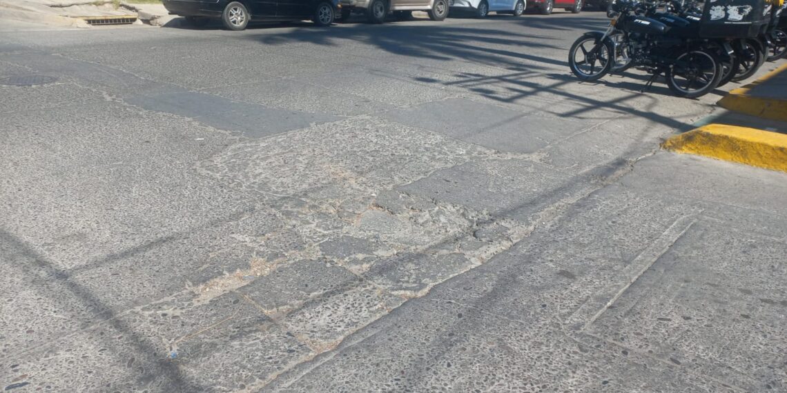 Ciudadanos reportan bache en sector centro – NR | NOTICIAS