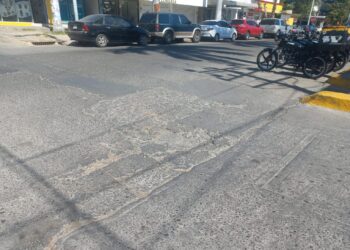 Ciudadanos reportan bache en sector centro – NR | NOTICIAS  