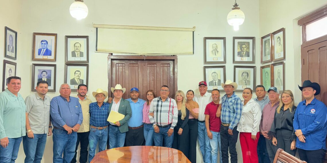 Toman protesta a nuevos síndicos municipales de El Fuerte