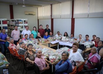 Familias de El Venadillo en Estación Rosales y Culiacancito reciben apoyos alimentarios, de hidratación y manualidades por el DIF Bienestar