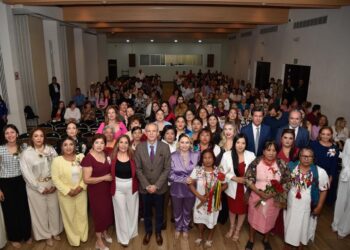 Distinguidas mujeres ahomenses reciben la Medalla al Mérito “Lore de La Vega 2025”