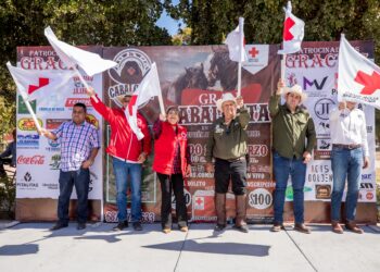 “Siempre vamos a estar para Cruz Roja”, la alcaldesa inaugura 8ª Gran Cabalgata de Cruz Roja Mexicana Delegación Guasave