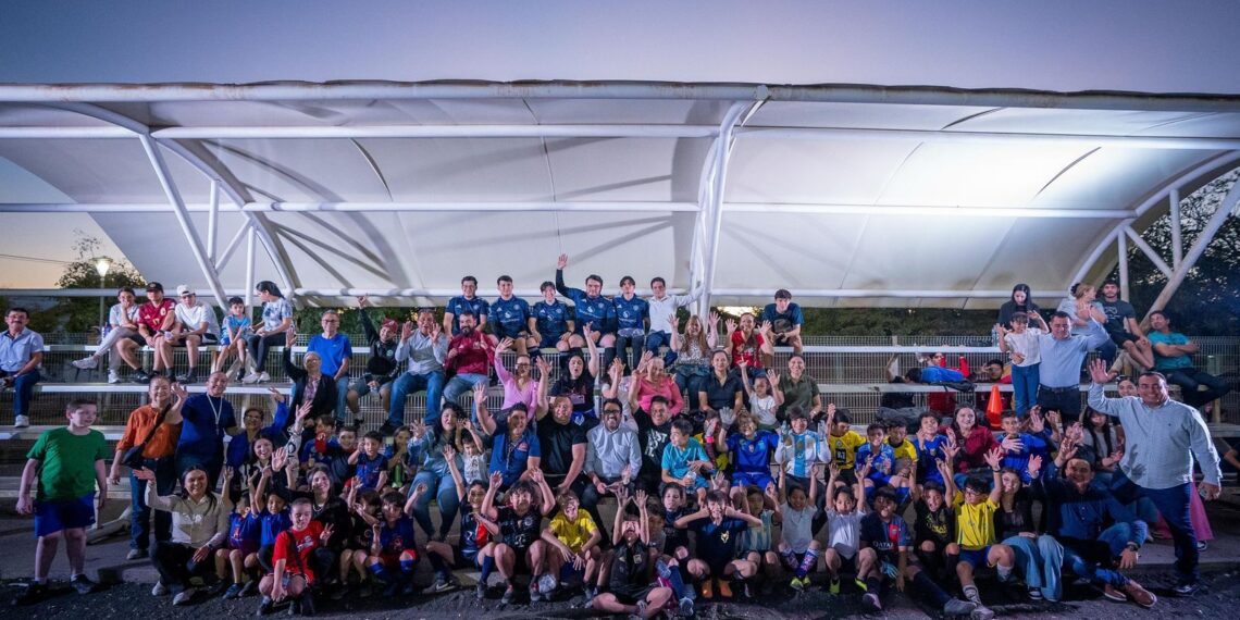 Juan de Dios Gámez pone en marcha la rehabilitación de la cancha de fútbol de pasto sintético en Villa Universidad