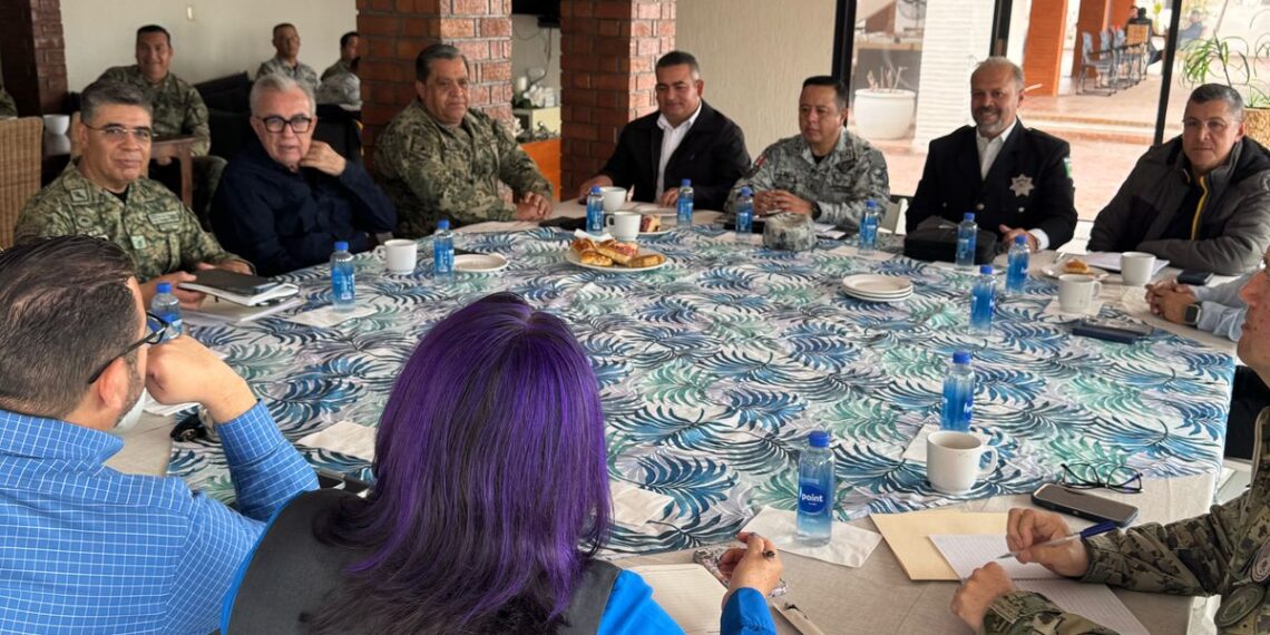 Encabeza el gobernador Rocha mesa de seguridad en Altata